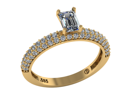 Anillo Con Diamante Esmeralda y Triple Hilera de Brillantes